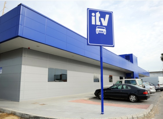 ITV en Valencia: entrada a estación ITV y señalización